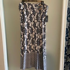 Long skirt with gold detail on waist